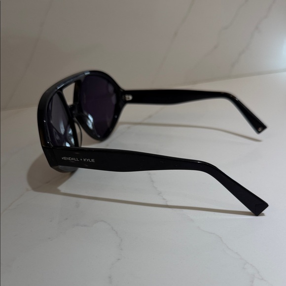 Kendall & Kylie Black Sunglasses - Picture 5 of 8